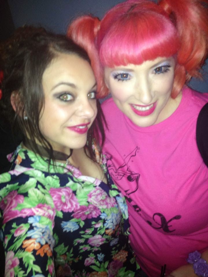 ApplenAngel Apple Angel burlesque behind the scenes at Tulsa Nude IX Art Show